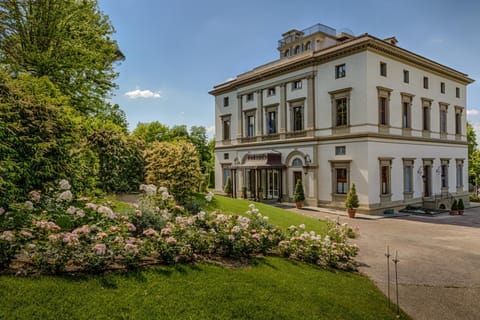 Property building, Facade/entrance, Day, Garden