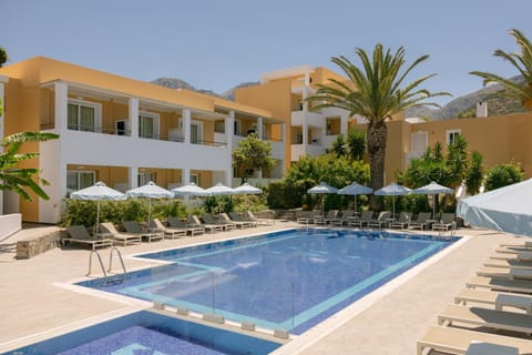 Property building, Pool view