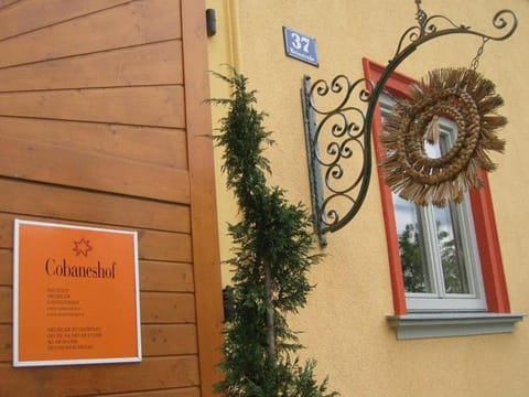 Facade/entrance, Decorative detail