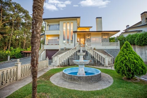 Facade/entrance, Spring, BBQ facilities, Garden, Decorative detail, Pets, Garden view, Street view