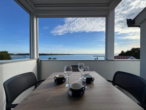 Day, Natural landscape, View (from property/room), Balcony/Terrace, Dining area, Sea view
