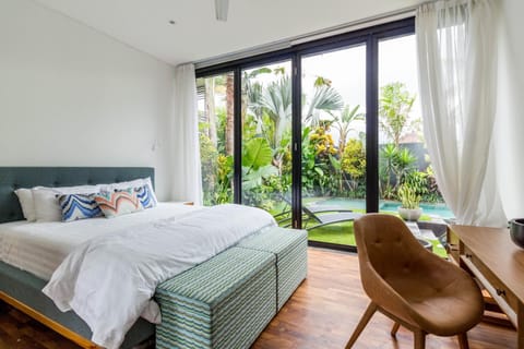 Bedroom, Garden view, Pool view