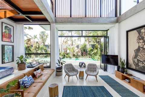 Living room, Photo of the whole room