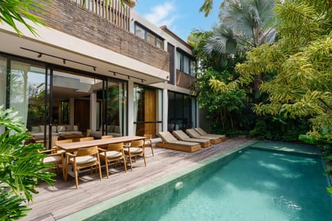Property building, Garden view, Swimming pool, sunbed