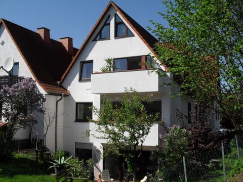 Facade/entrance, Bed