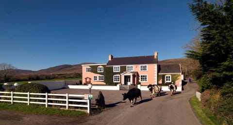 Facade/entrance, Animals