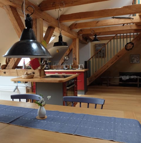 Property building, Kitchen or kitchenette, Dining area, Breakfast