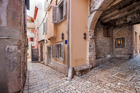 Property building, Facade/entrance, Neighbourhood, Street view