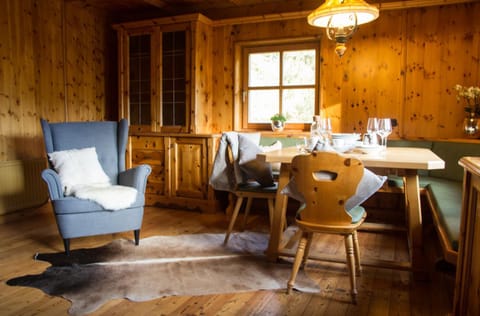 Communal lounge/ TV room, Living room, Seating area, Dining area, Food, Entertainment, Meals, Lunch, Dinner