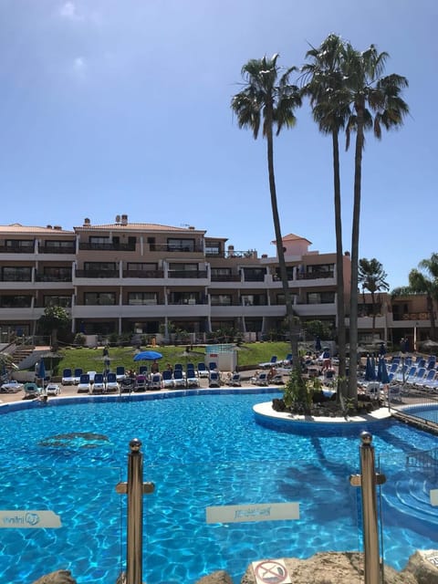 Pool view, Swimming pool, sunbed