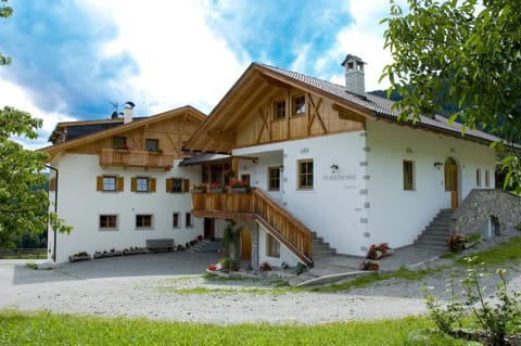 Property building, Spring