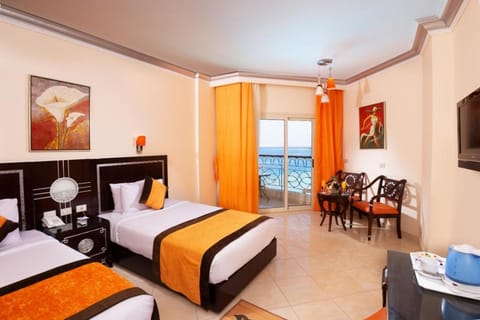 Photo of the whole room, Sea view