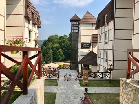 Property building, Garden, Balcony/Terrace