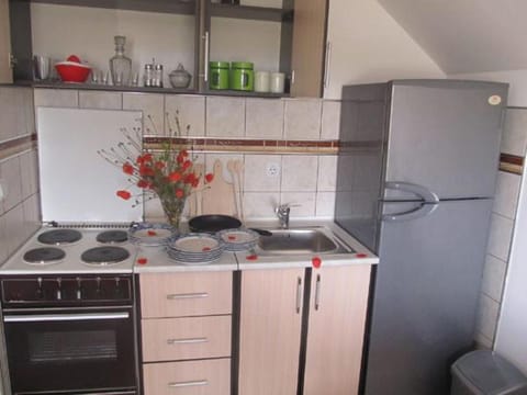 Coffee/tea facilities, Kitchen or kitchenette, Dining area