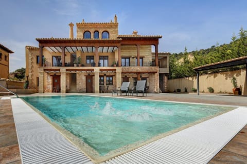 Facade/entrance, Swimming pool