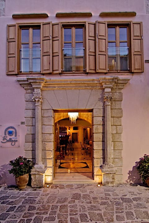 Facade/entrance