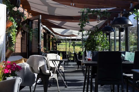 Property building, Restaurant/places to eat