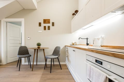 Coffee/tea facilities, Kitchen or kitchenette, Dining area