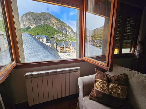 Living room, Mountain view