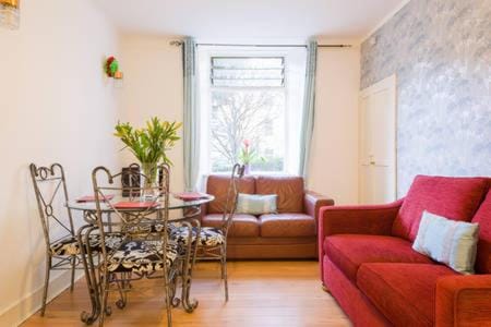 Garden, TV and multimedia, Living room, Seating area, Dining area