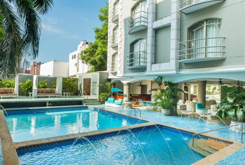 Restaurant/places to eat, Balcony/Terrace, Swimming pool, Swimming pool