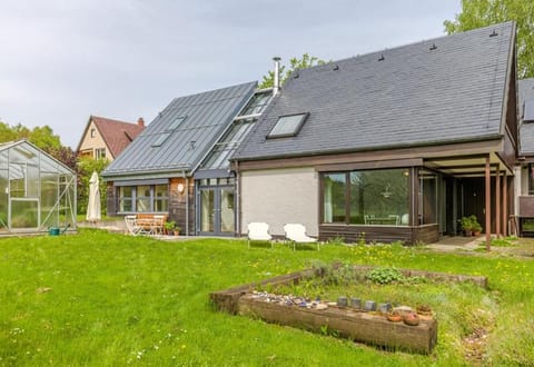 Property building, Facade/entrance, Garden