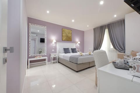 Bed, TV and multimedia, Balcony/Terrace, Photo of the whole room, Bedroom, safe, towels, wardrobe