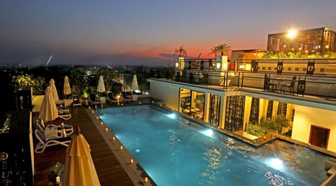 Swimming pool, Swimming pool