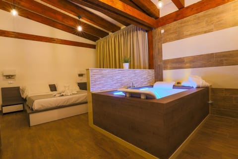 Hot Tub, Hot Tub