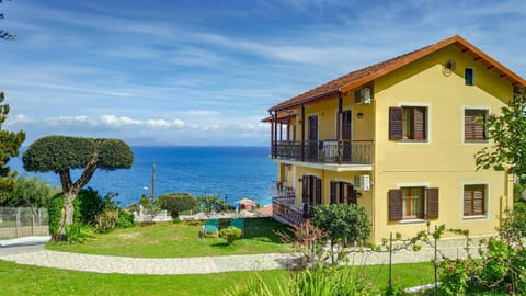 Property building, Day, Natural landscape, Garden, Balcony/Terrace, Garden view, Sea view