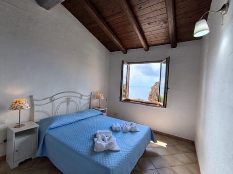 Bed, Photo of the whole room, Bedroom, Sea view, towels