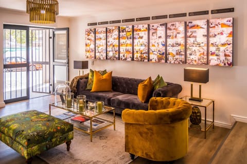 Communal lounge/ TV room