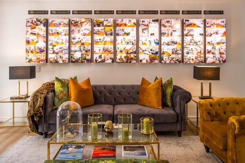 Communal lounge/ TV room