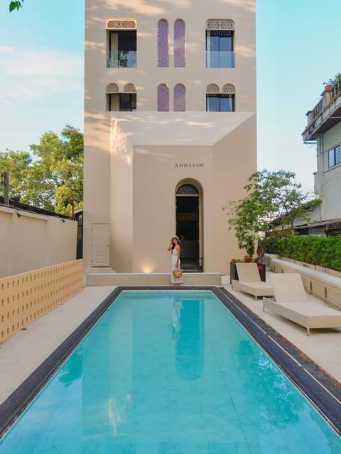 Property building, Day, Pool view, Swimming pool