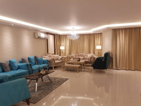 Property building, Facade/entrance, People, People, Lobby or reception, Lounge or bar, Decorative detail, Family, Family