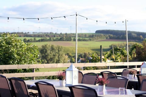 Restaurant/places to eat, Day, Natural landscape, Summer, Garden, View (from property/room), Balcony/Terrace, Banquet/Function facilities, On site, Garden view