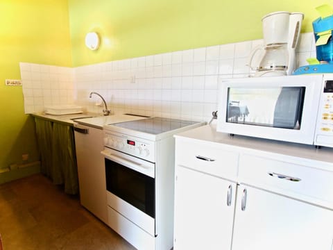 Grand studio rénové, 4 pers, animaux admis - FR-1-340-132 Apartment in Provence-Alpes-Côte d'Azur