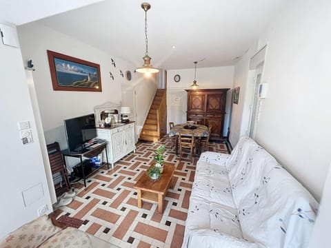 Maison à 100m de la plage, jardin privé, wifi gratuit, proche commerces et activités balnéaires - FR-1-361-113 House in Jullouville