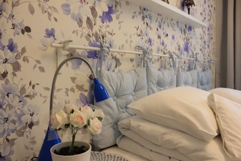 Photo of the whole room, Decorative detail
