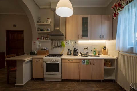 Communal kitchen, kitchen