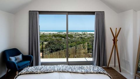 Bed, Bedroom, Sea view