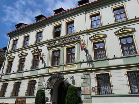 Property building, Day