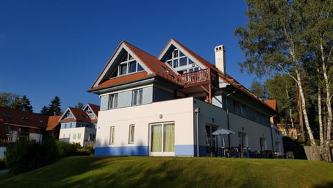 Facade/entrance, Bird's eye view