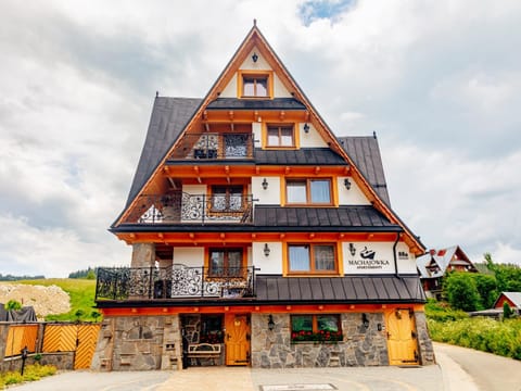 Property building, Facade/entrance, Activities, Garden, Balcony/Terrace, Other, Decorative detail, Floor plan, Hiking, On site, Area and facilities, Sports, Entertainment