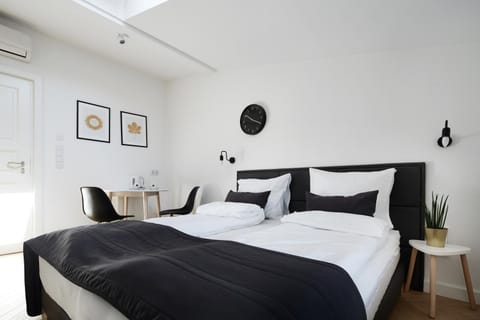 Bed, TV and multimedia, Photo of the whole room, Bedroom, Area and facilities