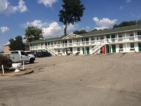 Hoosier Travel Lodge Motel in Jeffersonville