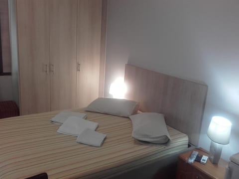 Bed, Living room
