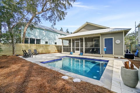 Natural landscape, Balcony/Terrace, Balcony/Terrace, Seating area, Pool view, Pool view, Area and facilities, Area and facilities, Swimming pool, Swimming pool