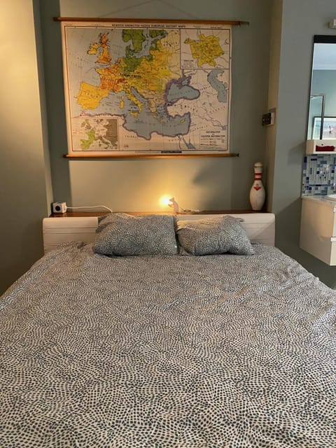 Bed, Decorative detail, Bedroom