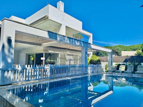 Day, Swimming pool, sunbed